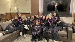 Simple Twice Discord Server Banner